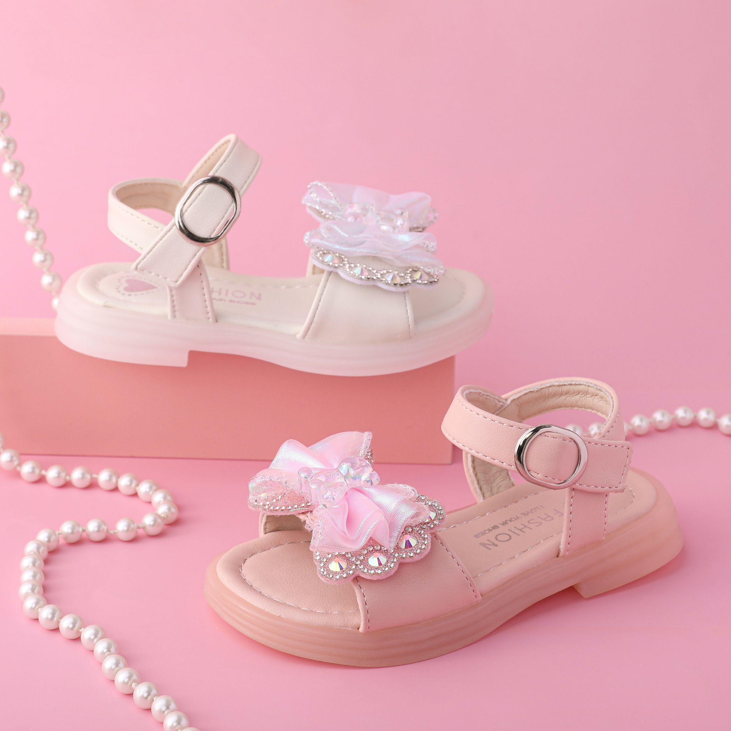 

Toddler and Kids Girl Sweet 3D Hyper-Tactile Bowtie Velcro Sandals