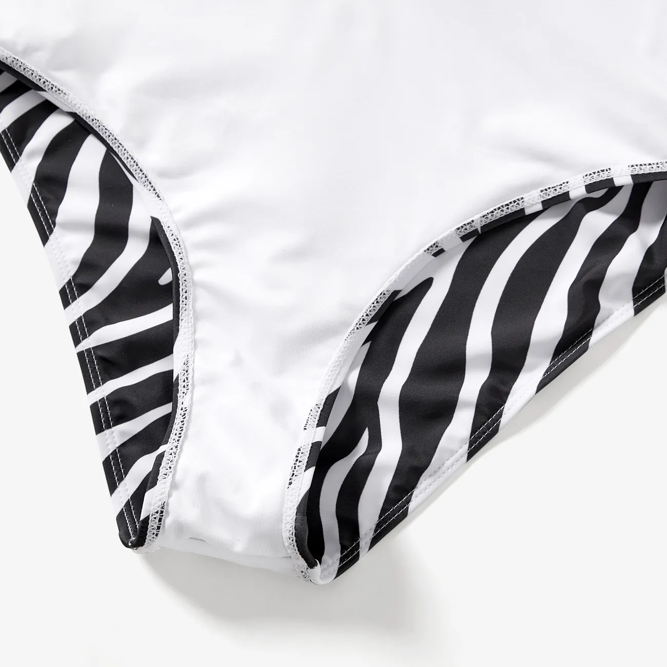 ملابس السباحة إطلالة العائلة للجنسين شريط دانتيل نقش حيوانات أسود / أبيض big image 1