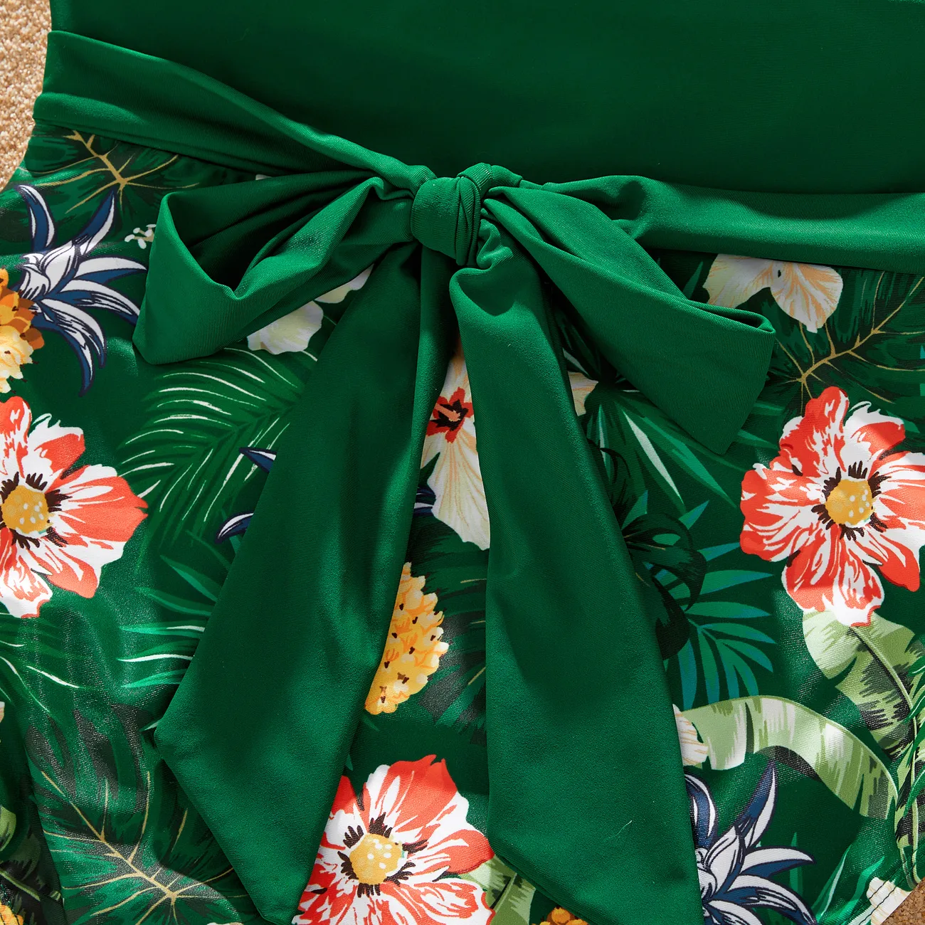 Look de família Plantas e flores tropicais Conjuntos de roupa para a família Fato de banho Primavera verde big image 1