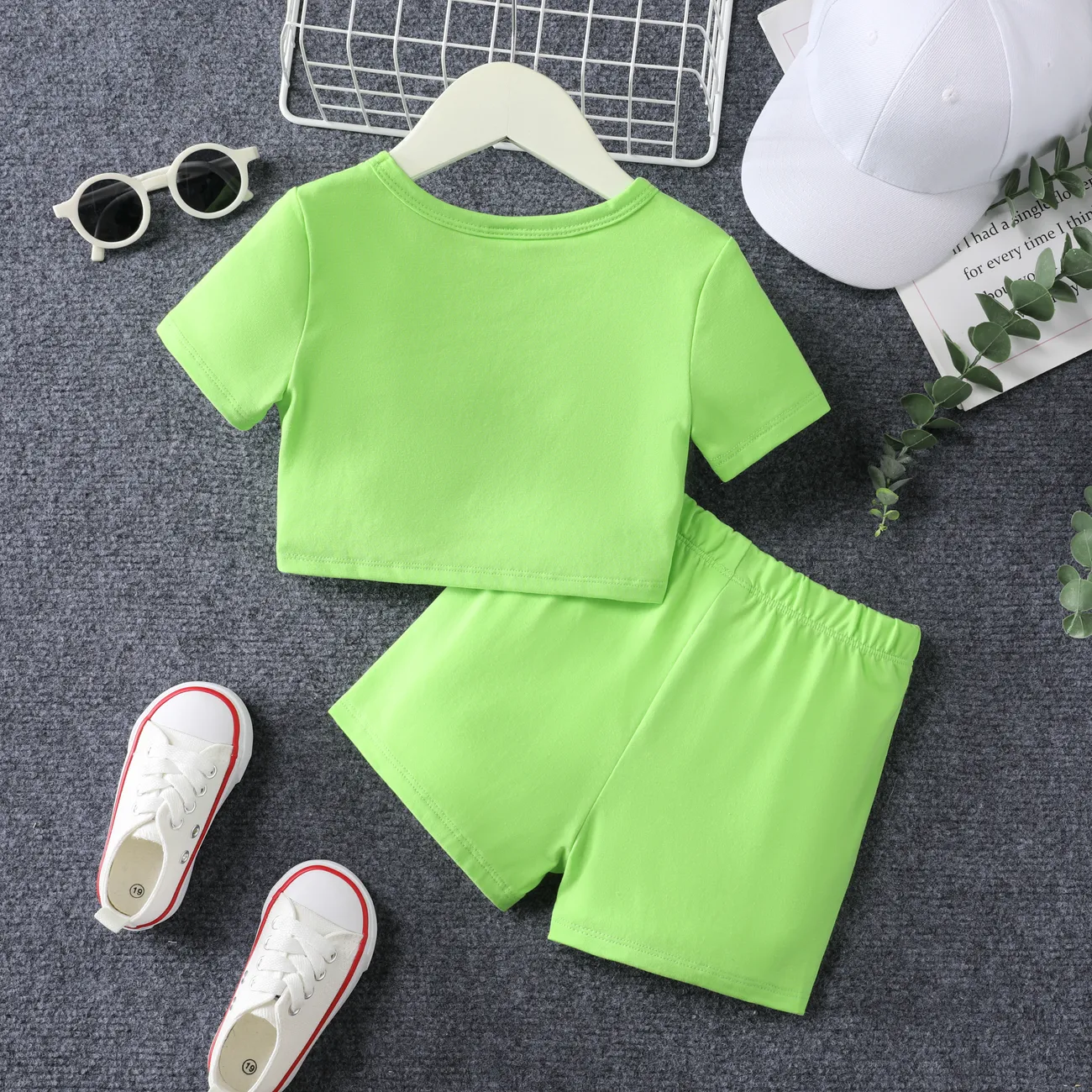 2pcs Toddler Girl Bandage Solid Color Regular T-shirt and Shorts Set  Green big image 1