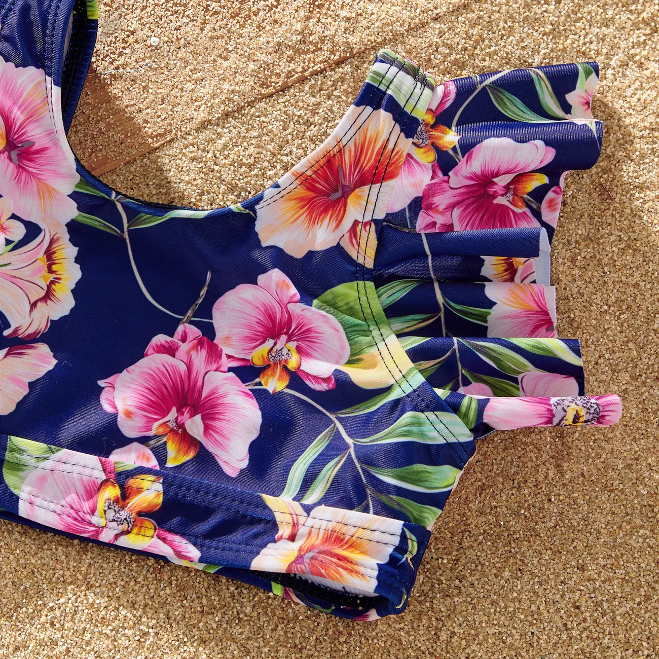 ملابس السباحة إطلالة العائلة للجنسين حافة كشكشة النباتات والزهور أزرق big image 1