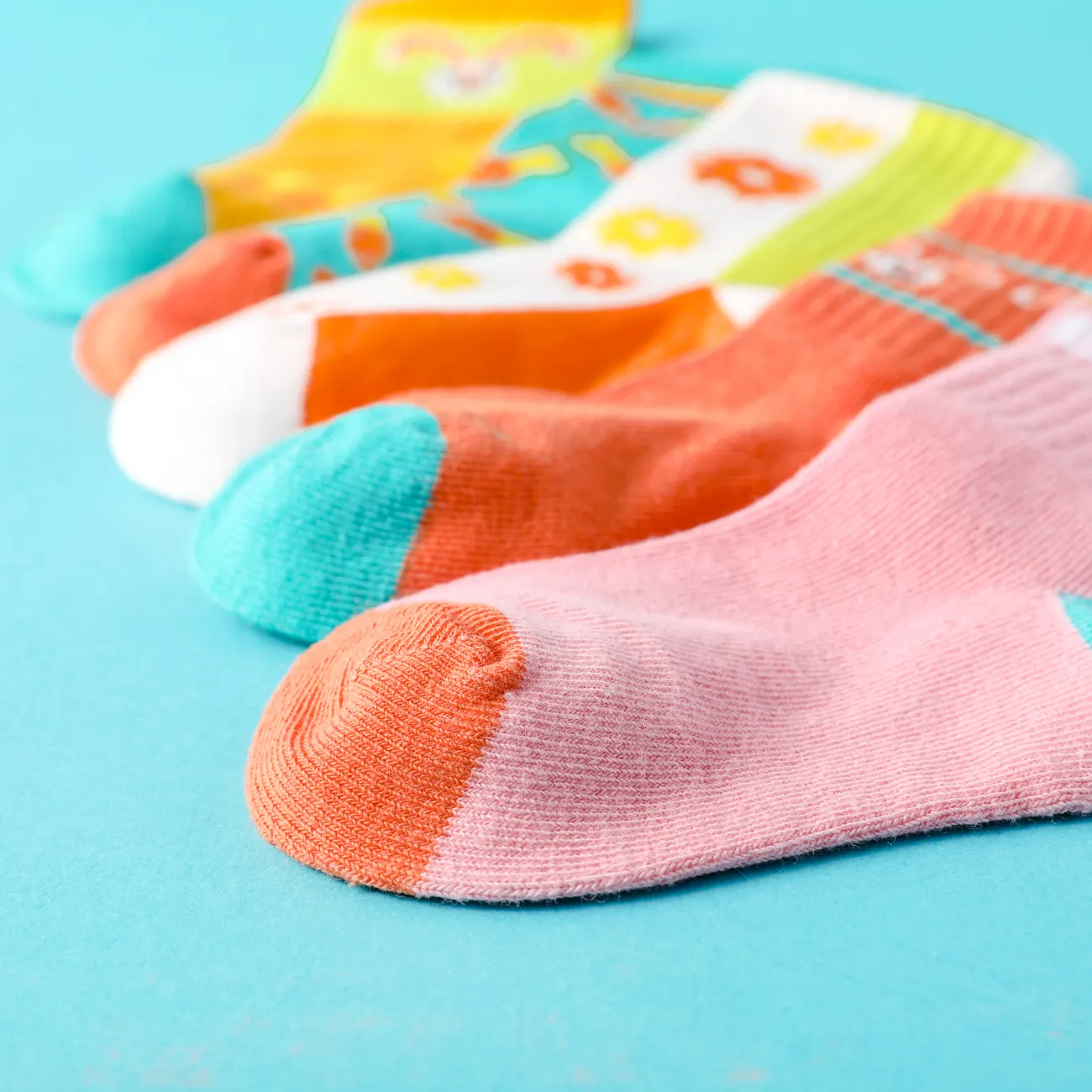 Paquete de 5 calcetines para niños pequeños y medias pantorrillas con patrón de conejo y flores multicolor big image 1