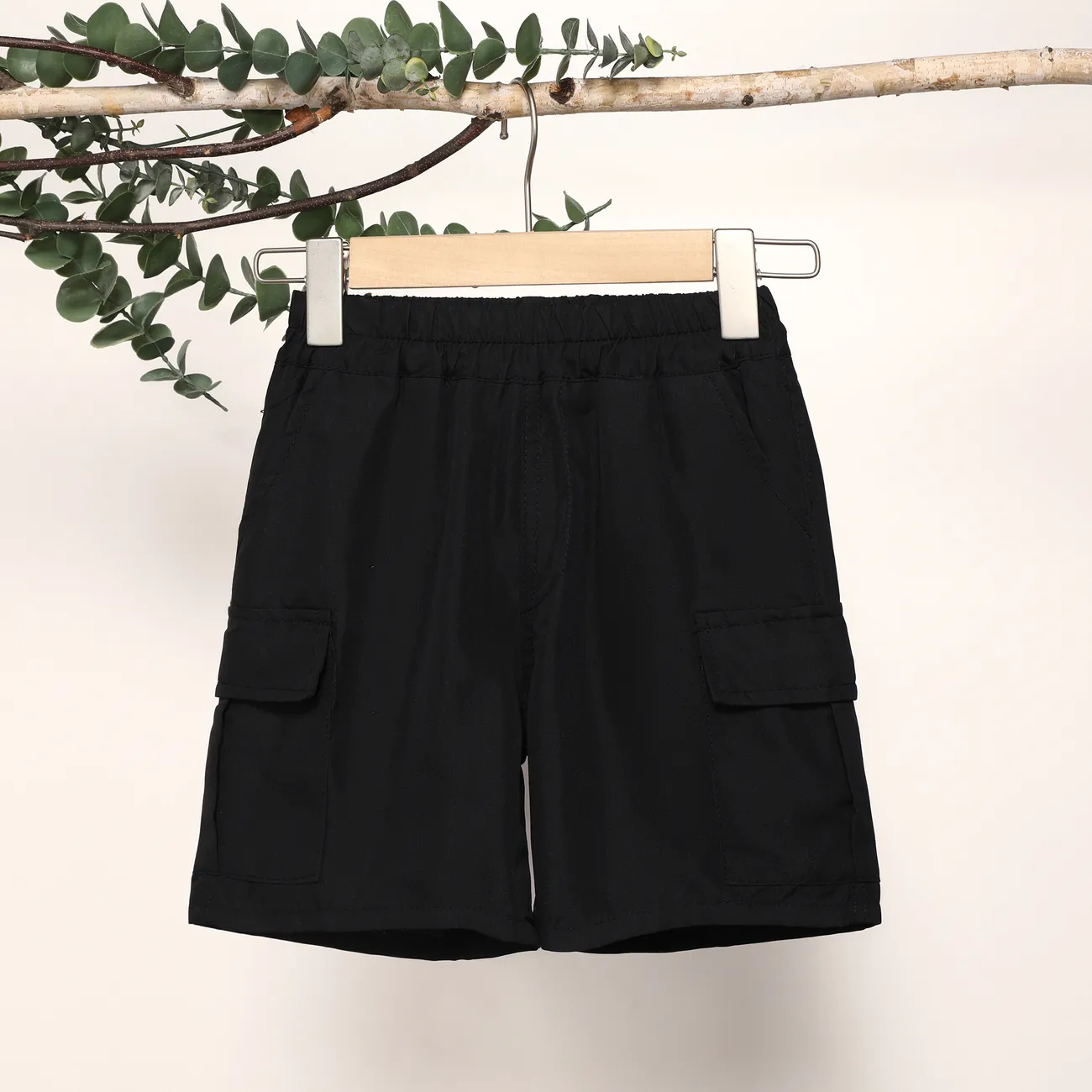 Pantalones cortos casuales para niños con bolsillo de parche, juego de 1 pieza, color sólido, 100% poliéster, lavable a máquina Negro big image 1