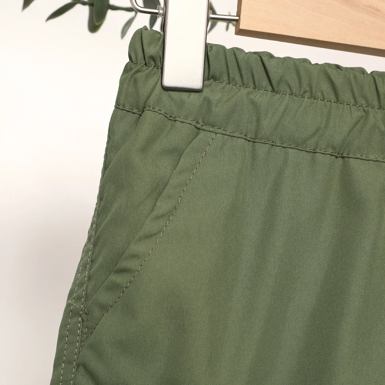 Calção casual para meninos com bolso de patch, conjunto de 1 pc, cor sólida, 100% poliéster, lavável na máquina Exército Verde big image 1
