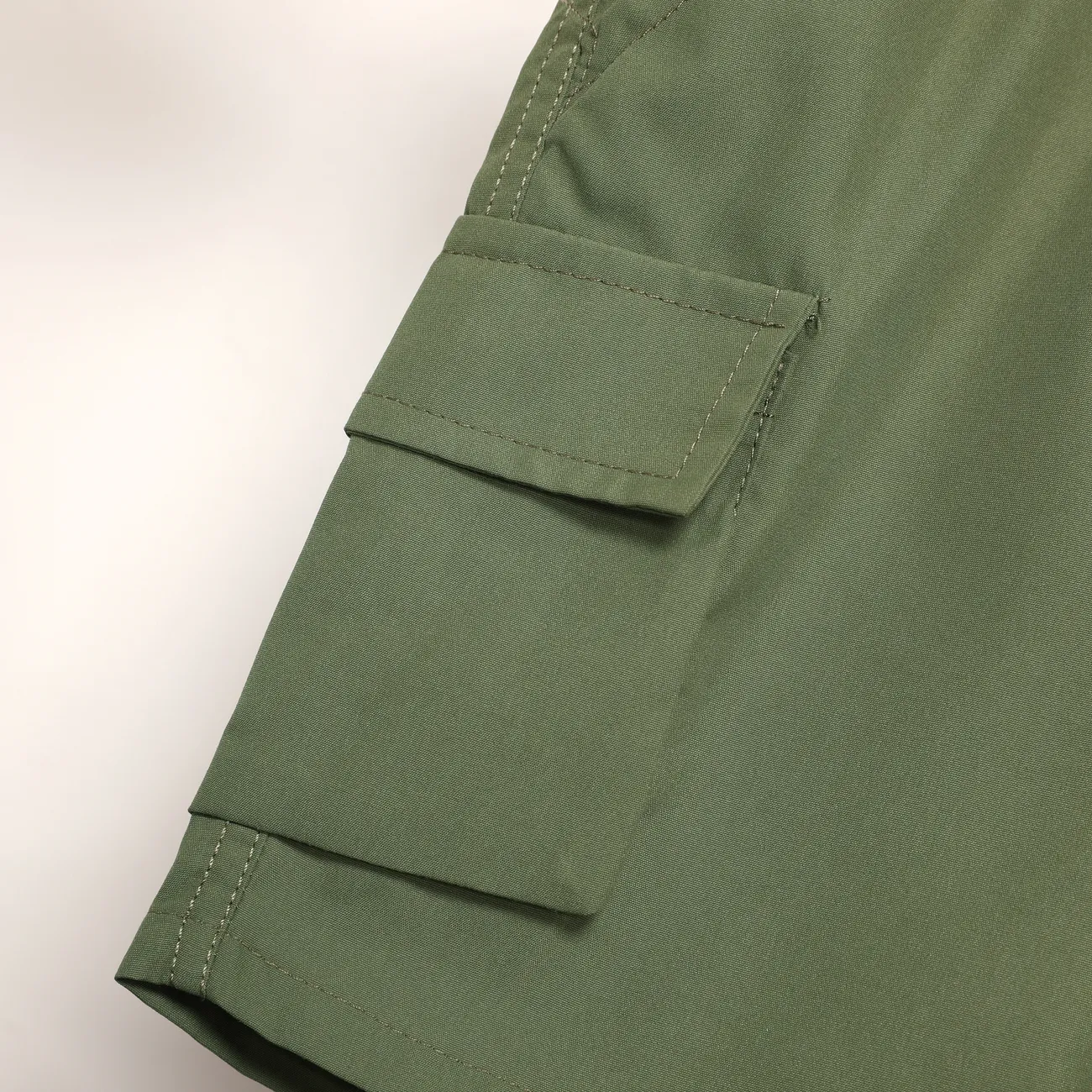 Short décontracté pour garçon avec poche plaquée, 1 pièce, couleur unie, 100 % polyester, lavable en machine Armée Verte big image 1