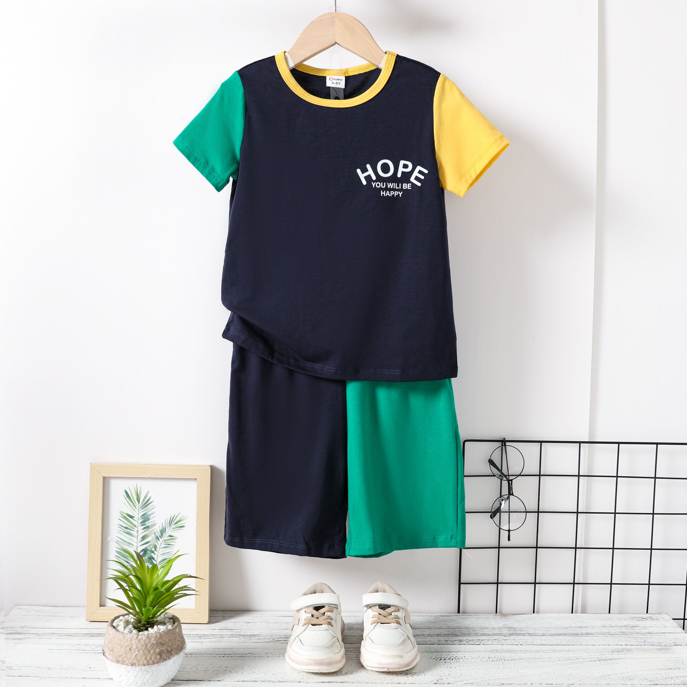Kid Boy 2pcs Casual Colorblock Letter Print Tee and Shorts Set