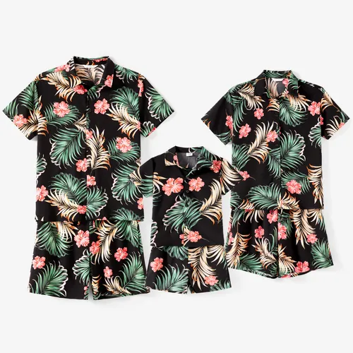 Ensembles assortis pour la famille Chemise de plage imprimée de fleurs tropicales et de feuilles et short à cordon de serrage avec poches