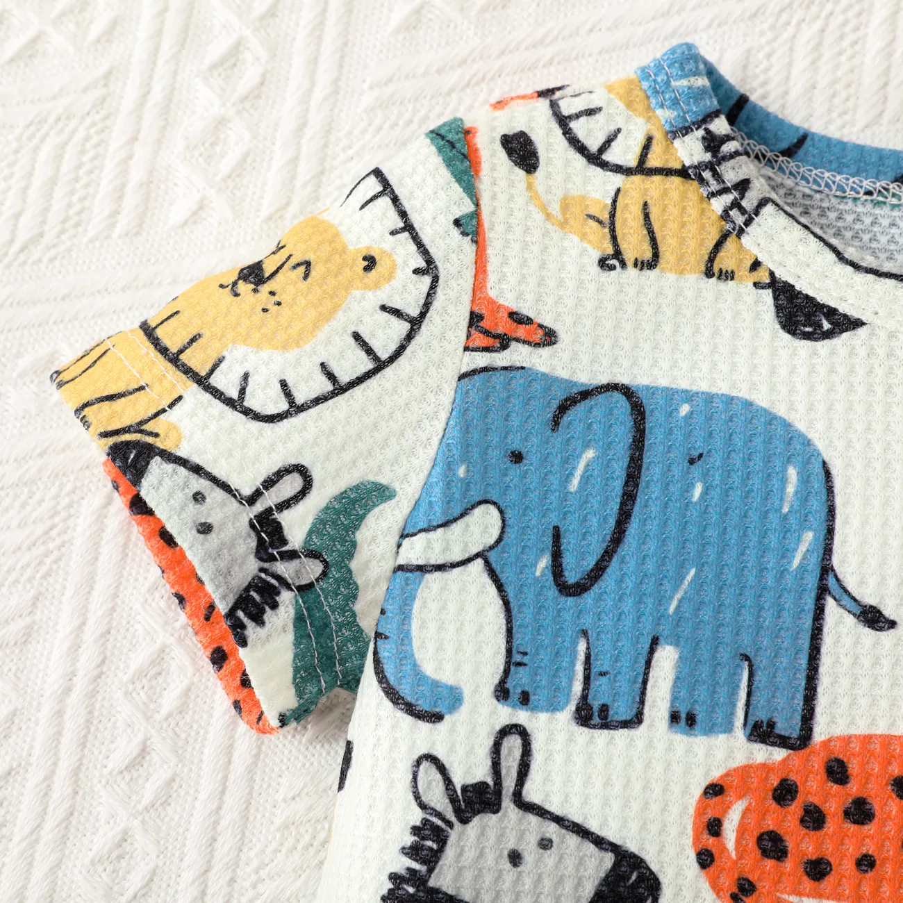 Baby Boy 2pcs Animal Print Tee and Shorts Set Multi-color big image 1