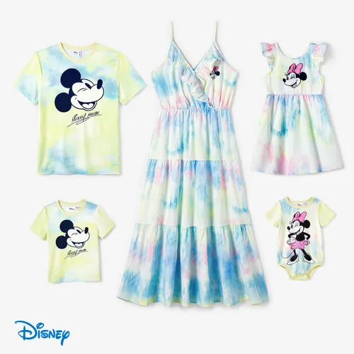 Disney Mickey e Minnie combinando tie-dye vestido de férias com estampa degradê ou top