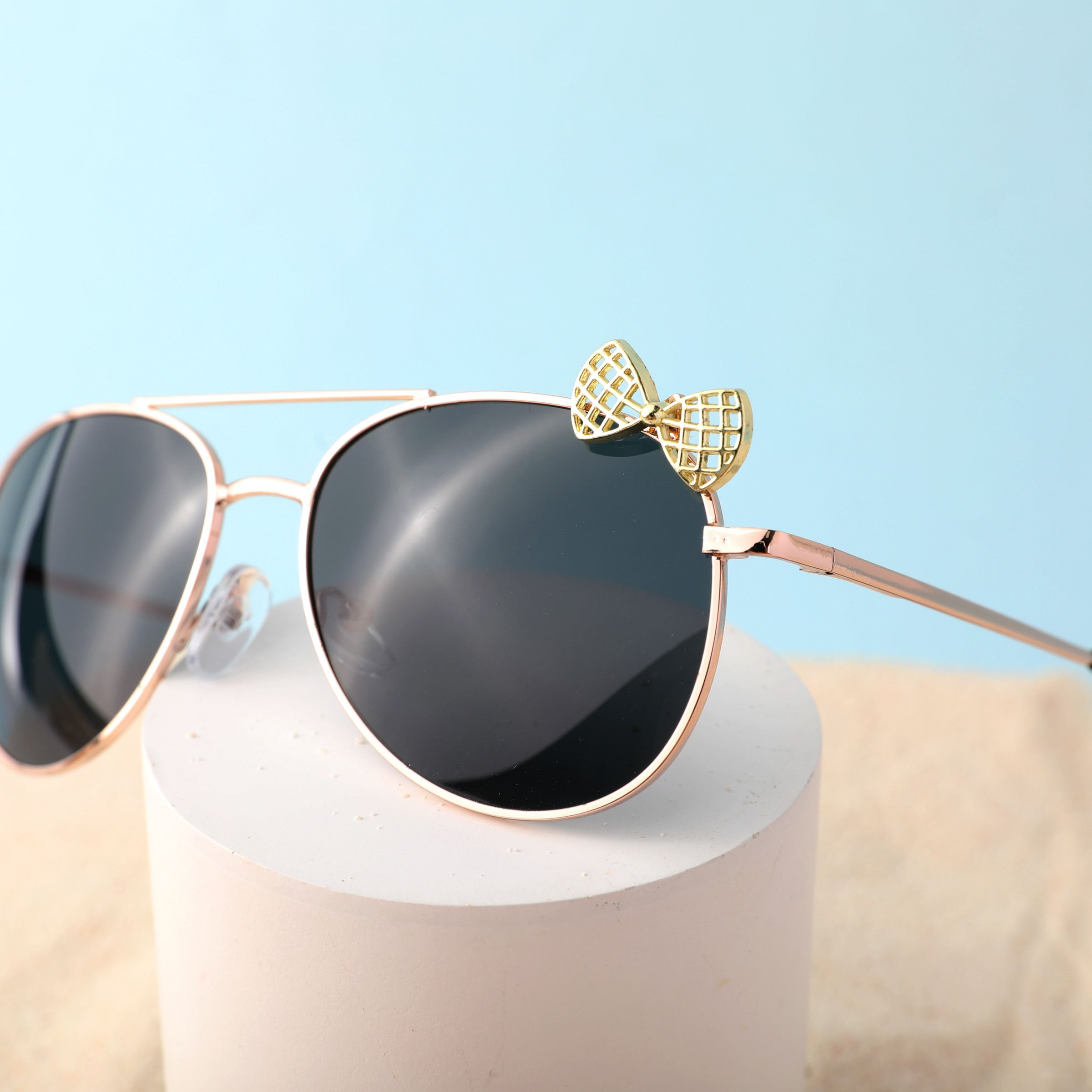 

Toddler/kids Girl Sweet Sunglasses with Metal Frame and Decorative Bow-Tie Cat-Eye Lenses