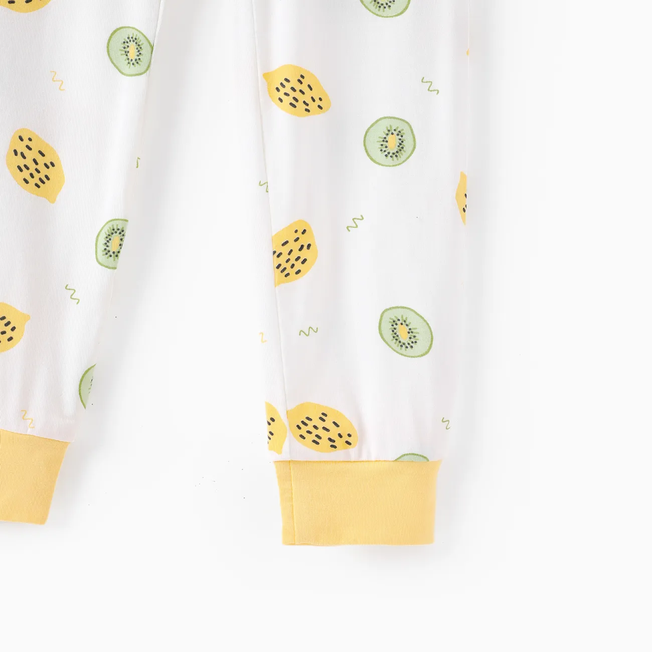 Camiseta y pantalones de pijama de fibra de bambú con estampado de frutas para niños pequeños de 3 piezas con máscara para los ojos blanquecino big image 1