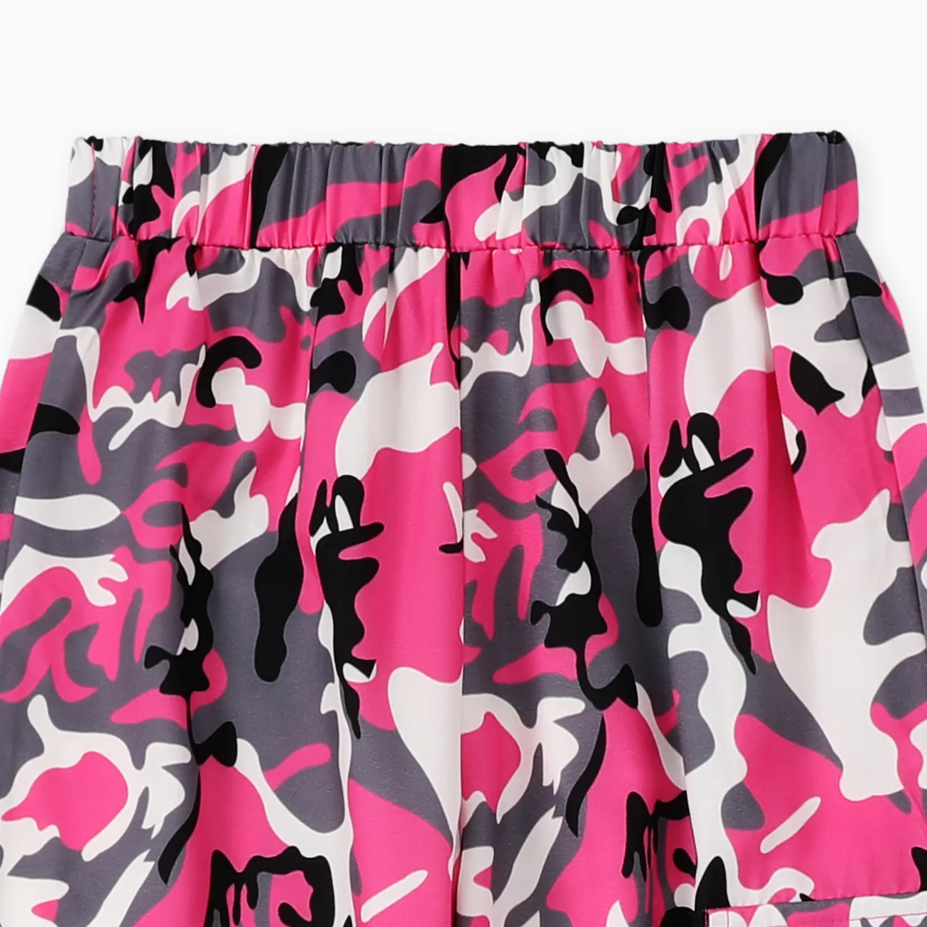 2pcs Kid Girl Figure Print Short-sleeve Tee and Camouflage Pants Set  OffWhite big image 1