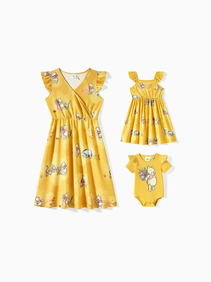 Winnie the Pooh Mommy and Me Naia™ Character Estampado integral Pelele/vestido con mangas con volantes
