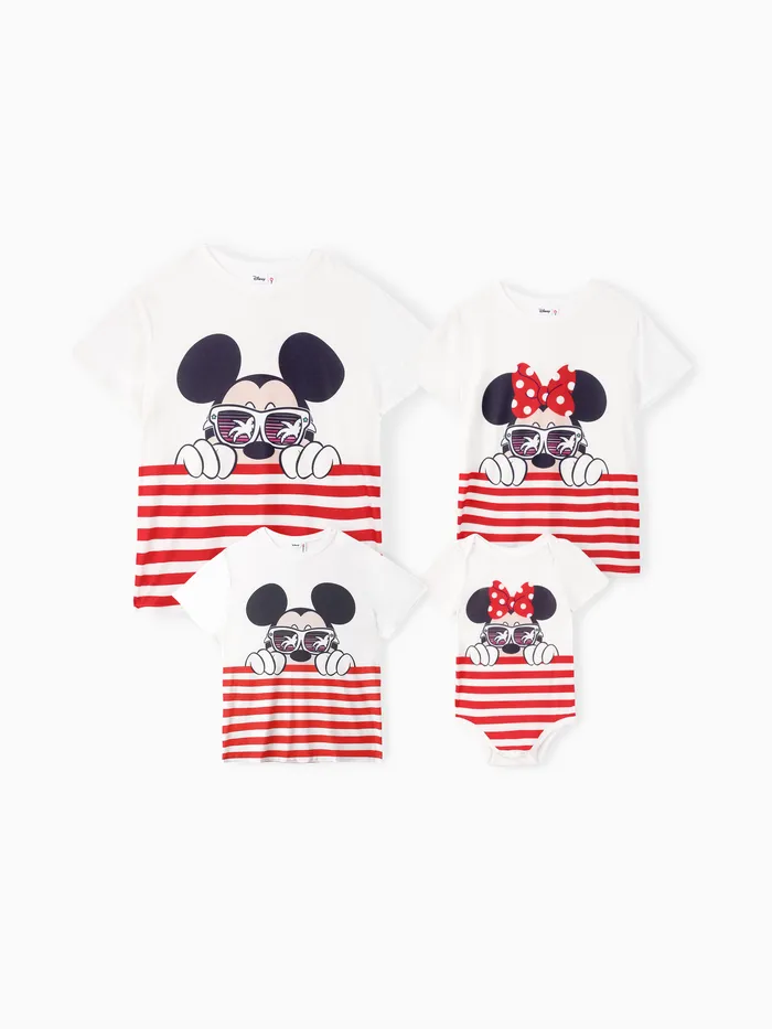 passendes kurzärmliges naia™-T-Shirt mit grafischem Streifenmuster der Disney-Familie