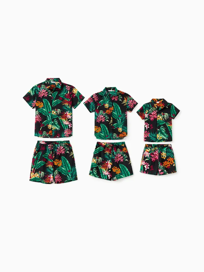 Conjuntos de combinación familiar Camisa floral de plantas tropicales y pantalones cortos con cordón con bolsillos 