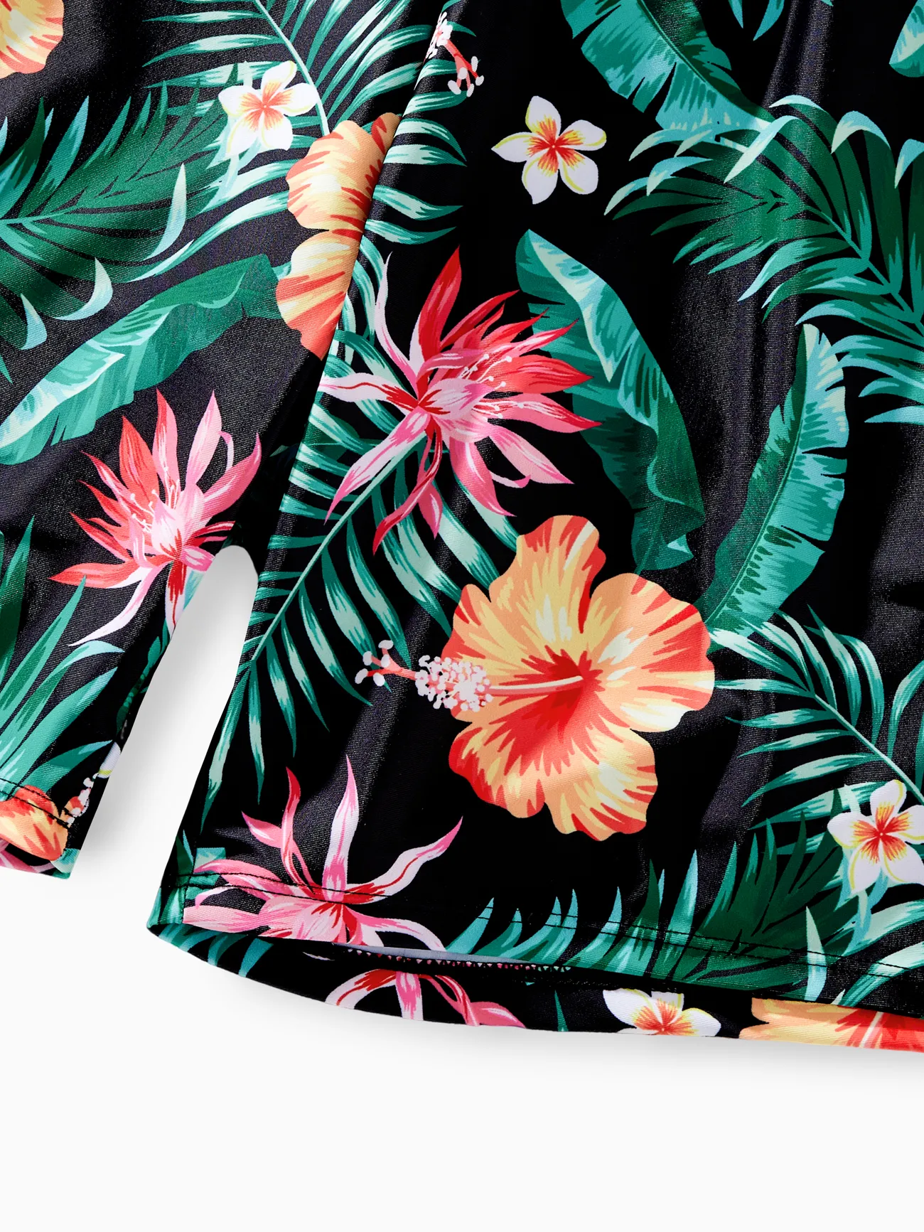 Men - Matching Swimsuits for Couple and Family - Floral Drawstring Swim Trunks or Shell Edge Bikini (Black) - Black - image 21
