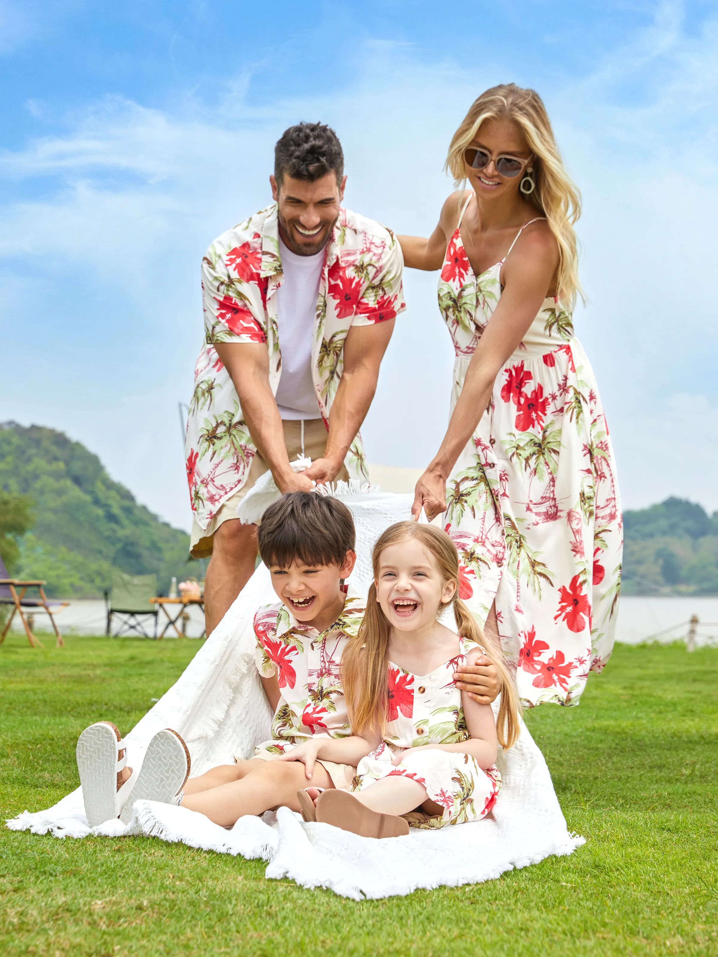 Chemise de plage à fleurs tropicales assortie et robe midi à bretelles boutonnées