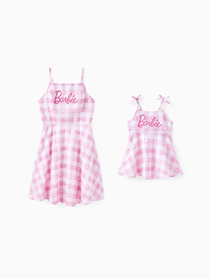 Barbie Mommy e Me Pink Plaid com Logo Print Dress
