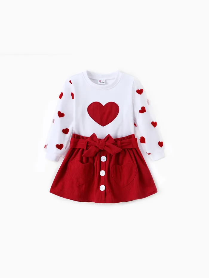 Conjunto de sudadera y falda con estampado de corazón para niña pequeña de 2 piezas