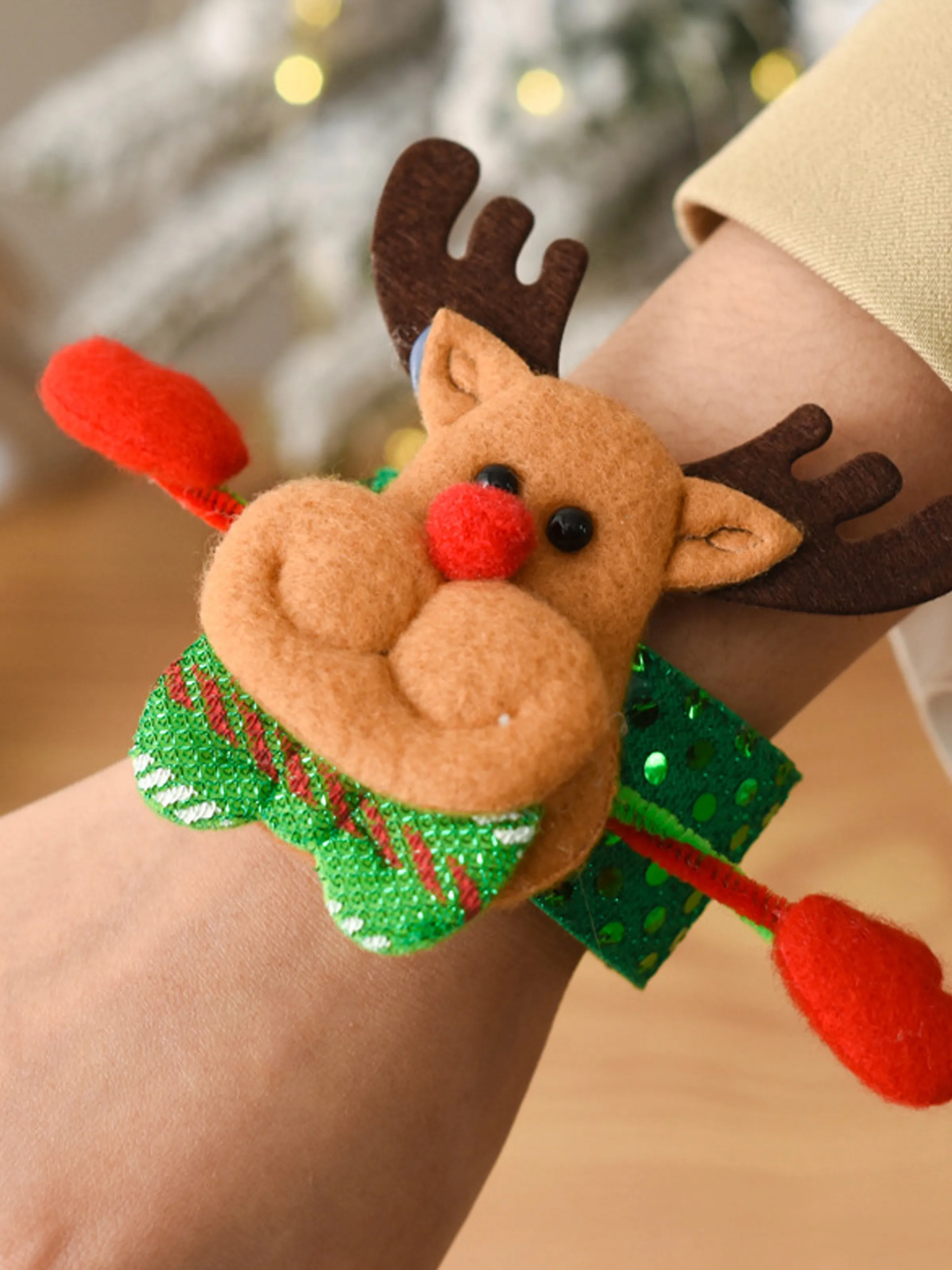 

Luminous bracelet with Christmas festive elements