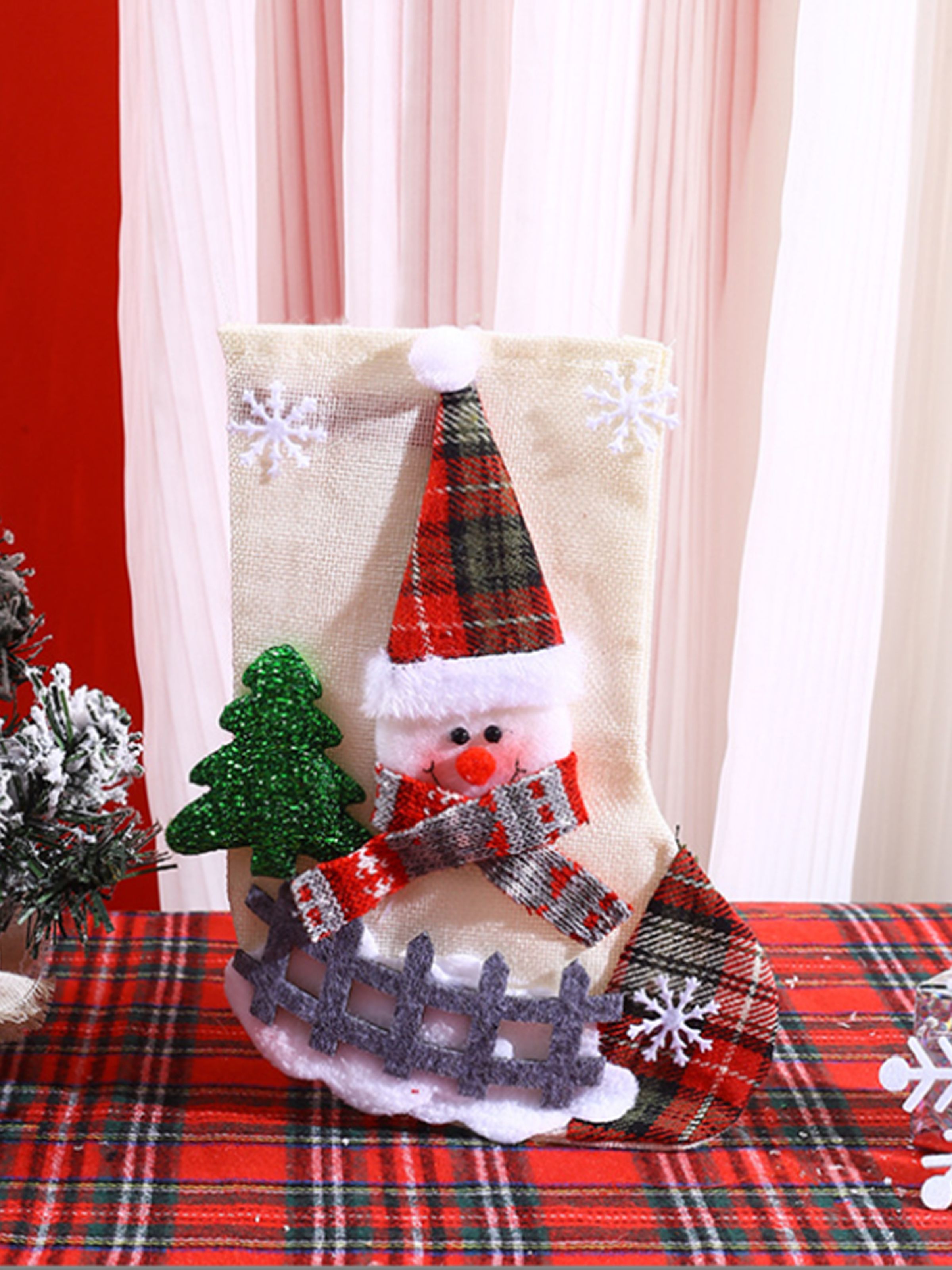 

Checkered Christmas Stocking - Decorative Gift Bag for Children with Santa Claus Design, Ideal for Candy and Presents