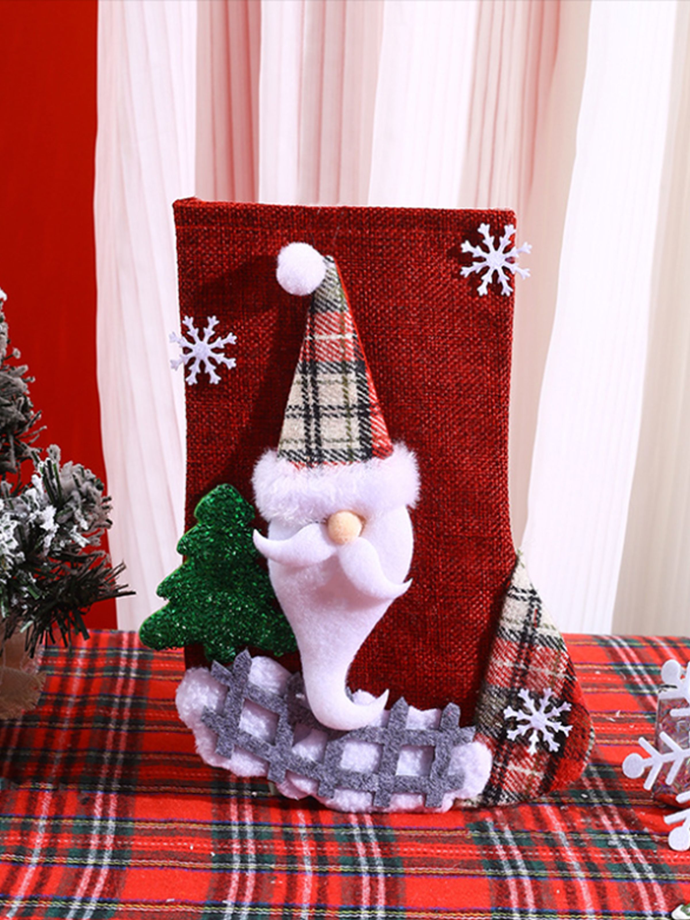 

Checkered Christmas Stocking - Decorative Gift Bag for Children with Santa Claus Design, Ideal for Candy and Presents