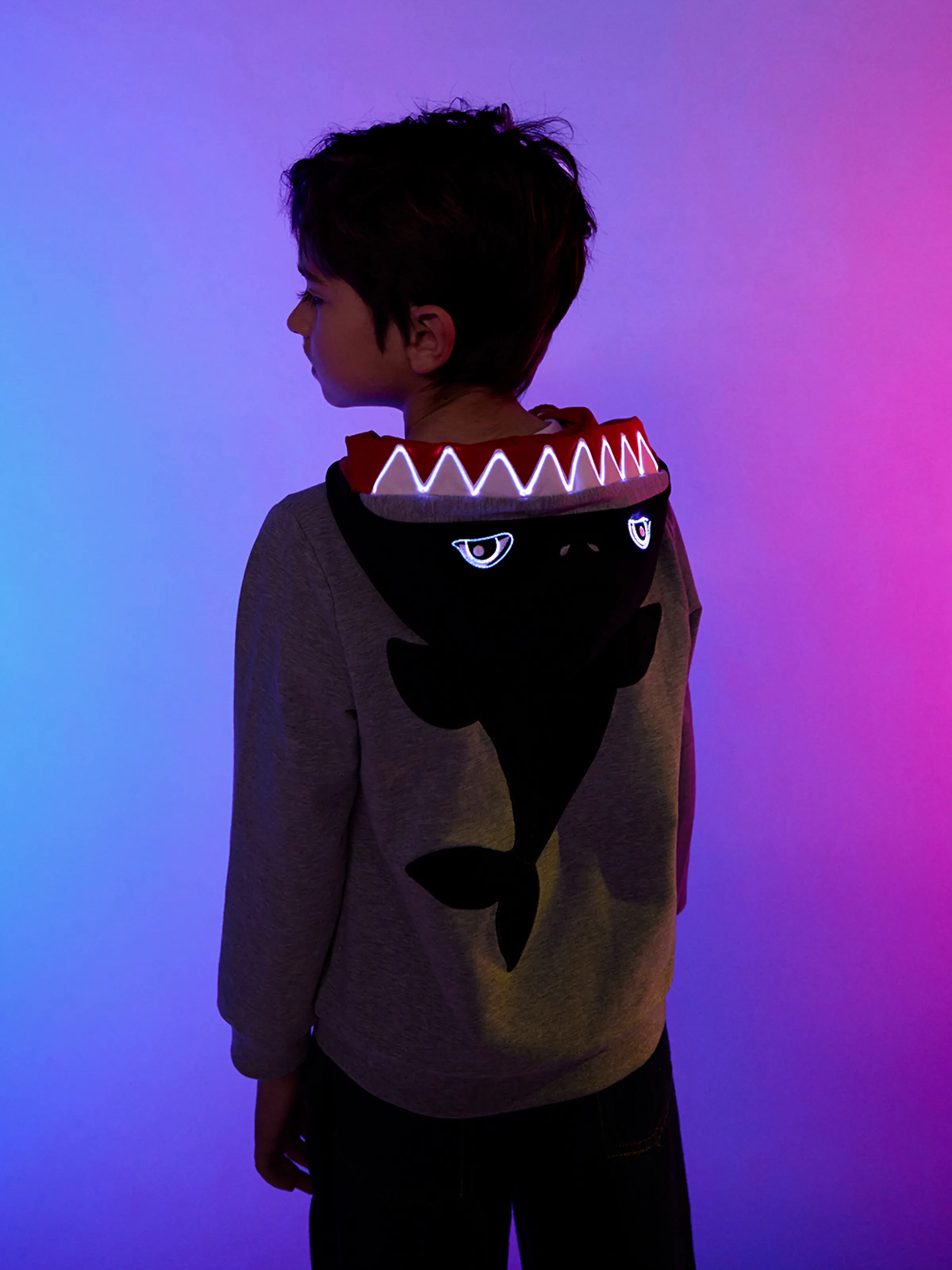 

Go-Glow Illuminating Sweatshirt Hoodie with Light Up Shark Including Controller (Built-In Battery)