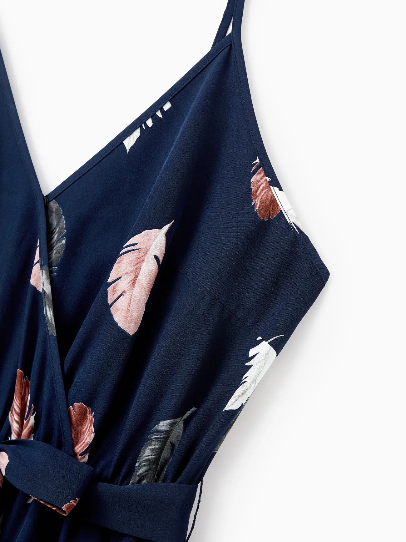 Women - Family Matching Allover Feather Print Belted Cami Dresses and Short-sleeve Spliced Tee Sets - Tibetanbluewhite - image 4