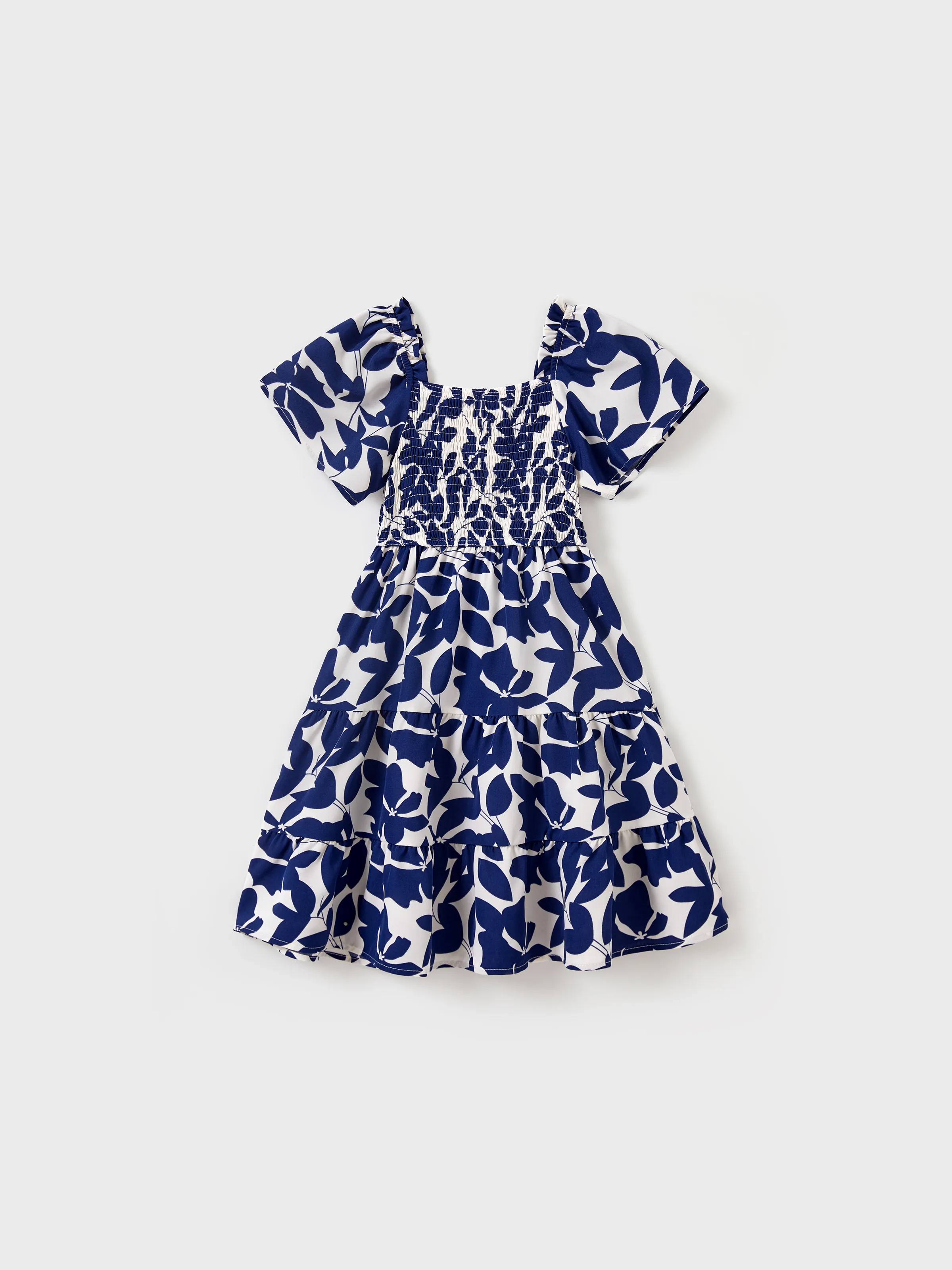 

Family Matching Blue Colorblock Tee or Leaf Print Smocking Puff-sleeve Dress Set