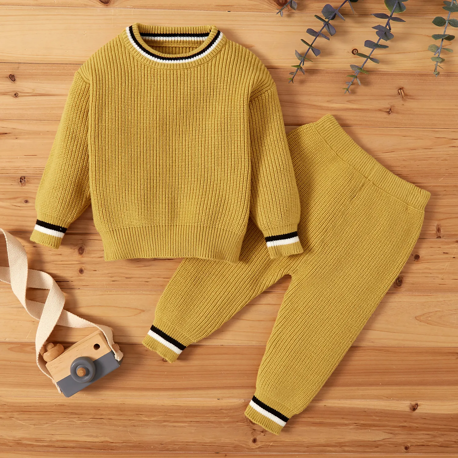 2pcs Solid Stripe Decor Knitted Long-sleeve Baby Set Yellow