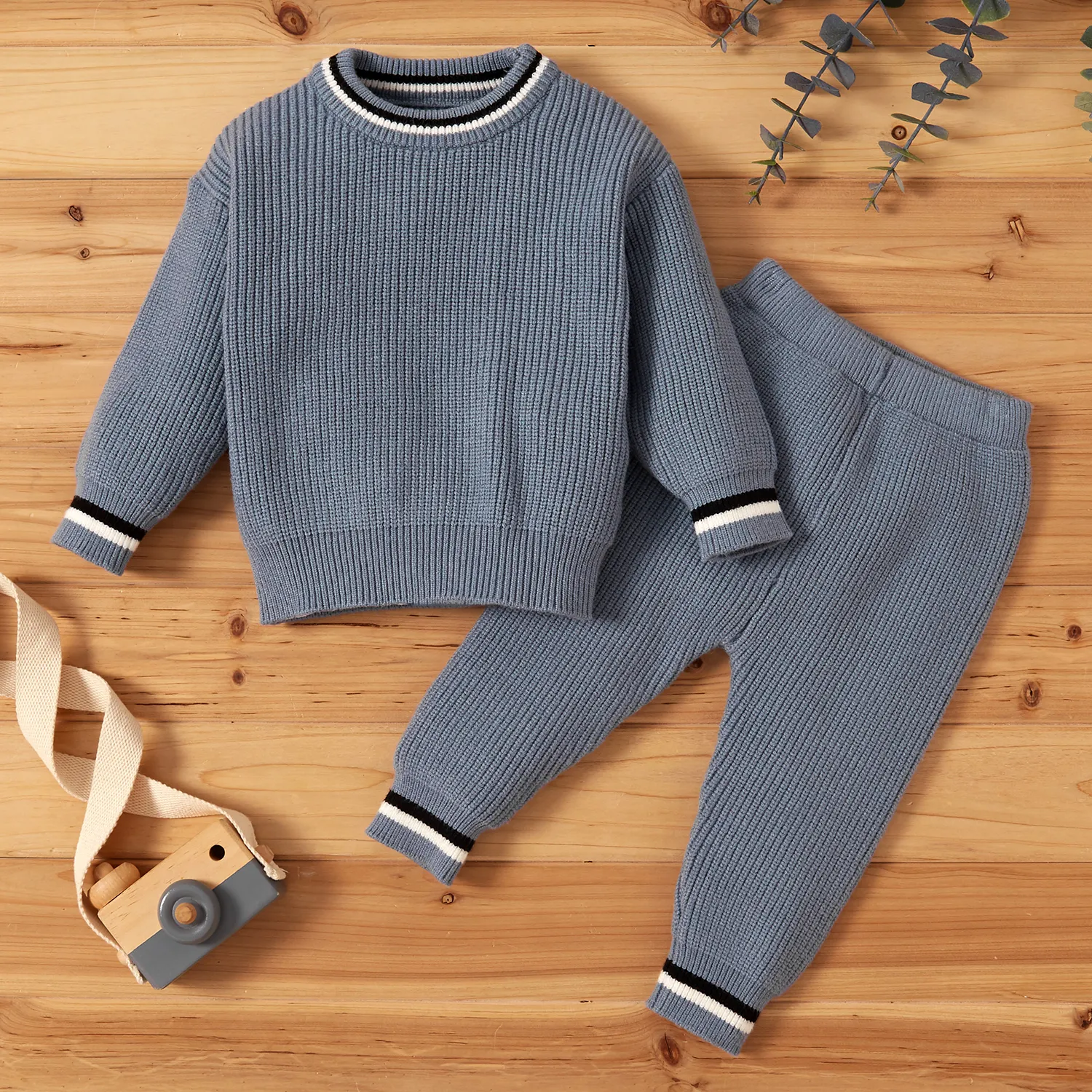 2pcs Solid Stripe Decor Knitted Long-sleeve Baby Set