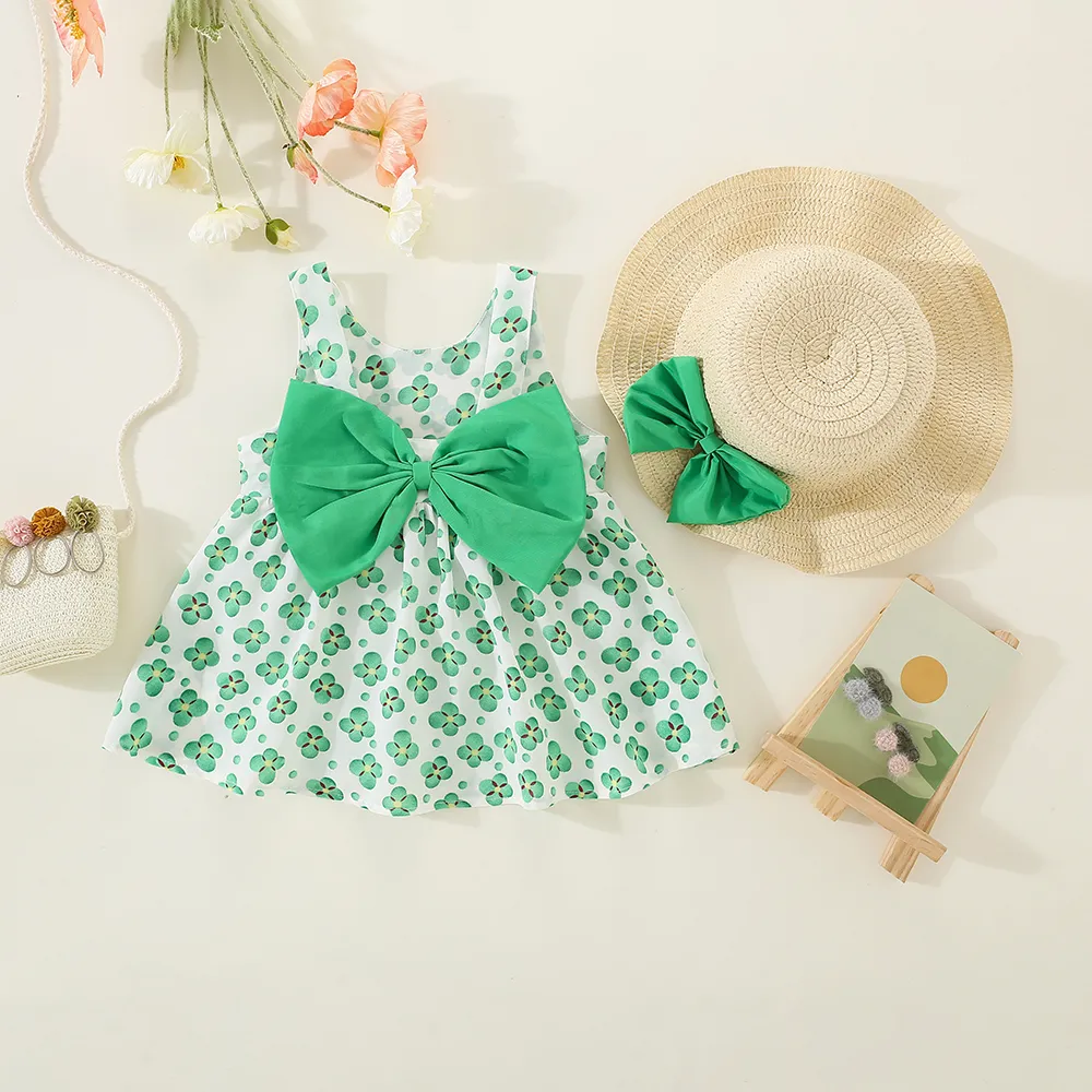 2pcs Baby Girl Allover Floral Print Bow Decor Strappy Dress and Straw Hat Set Green