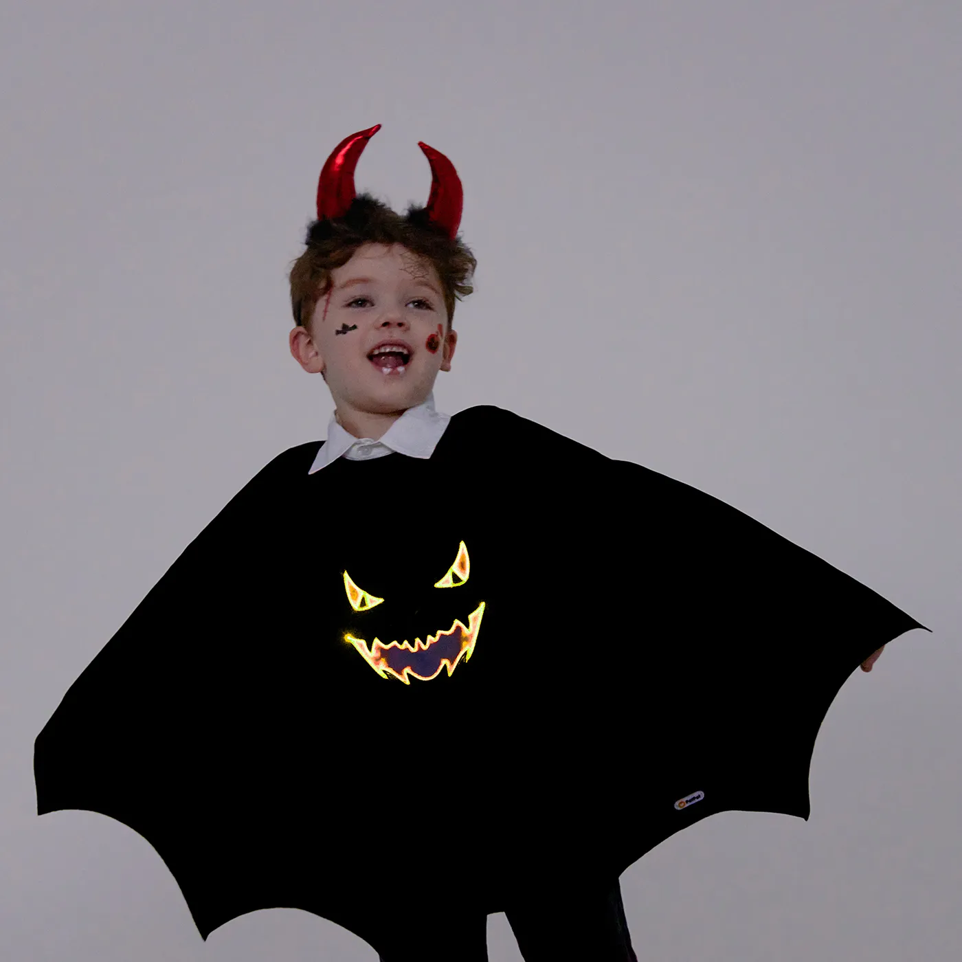 Go-Glow Halloween Illuminating Black Cape with Light Up Demon Face Including Controller (Built-In Battery)  image 5