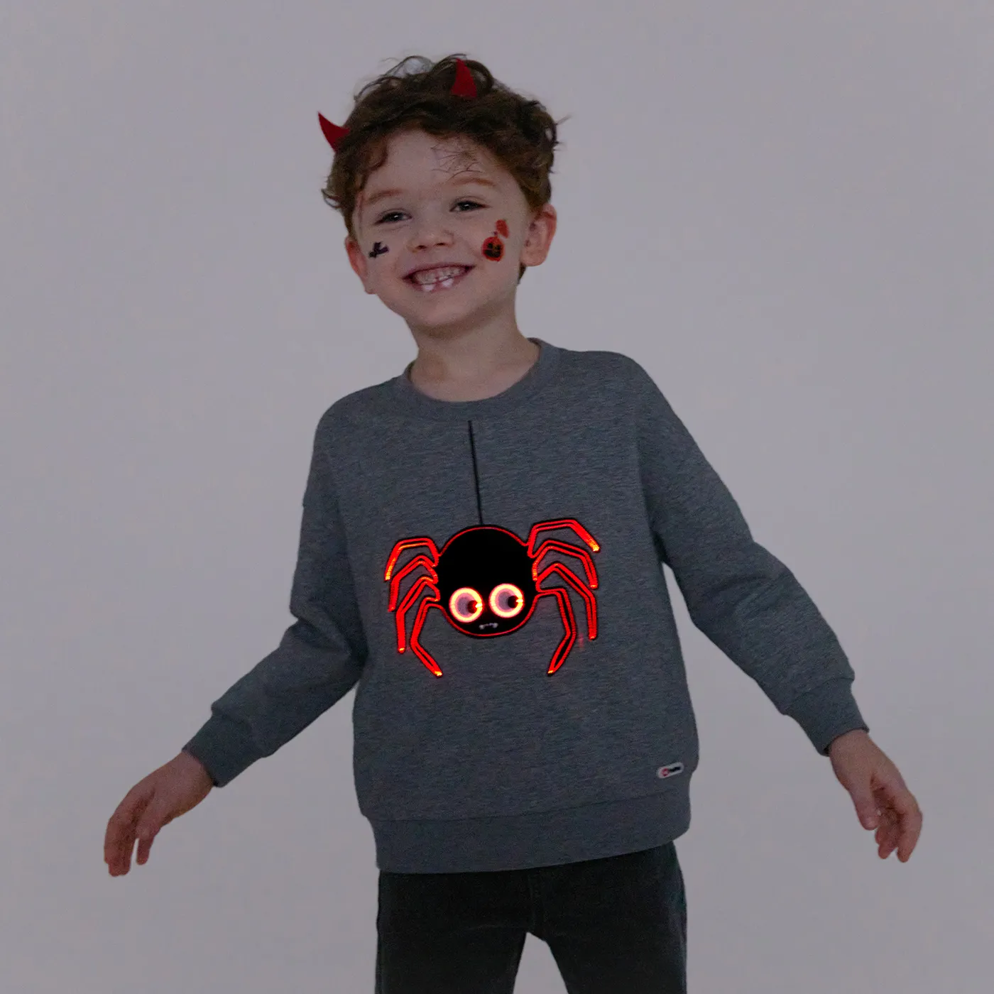 Go-Glow Illuminating Sweatshirt with Light Up Spider Including Controller (Built-In Battery) WARMGREY image 6