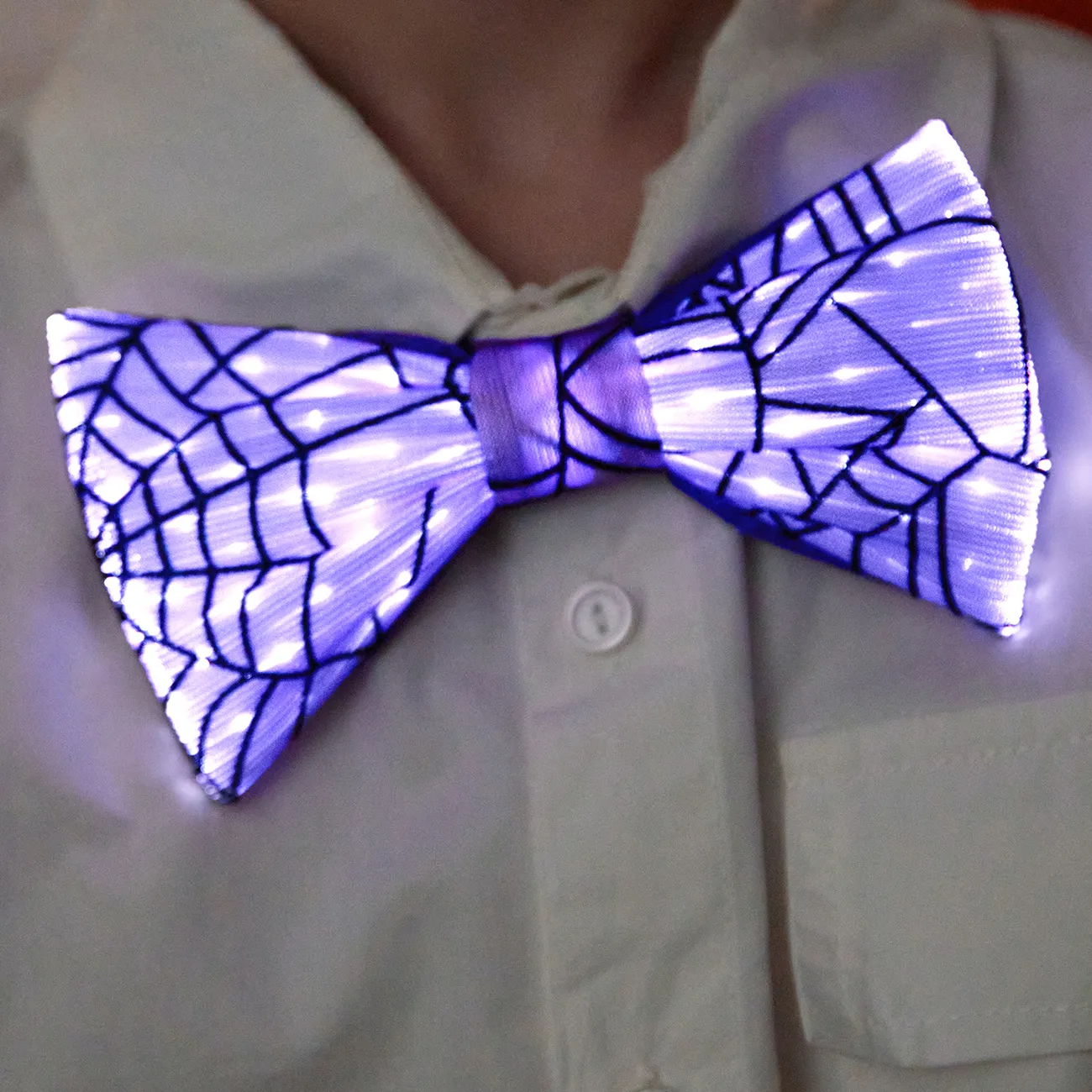 Go-Glow Halloween Light Up Noeud papillon avec motif de toile d’araignée, y compris le contrôleur (batterie intégrée) Violet big image 1