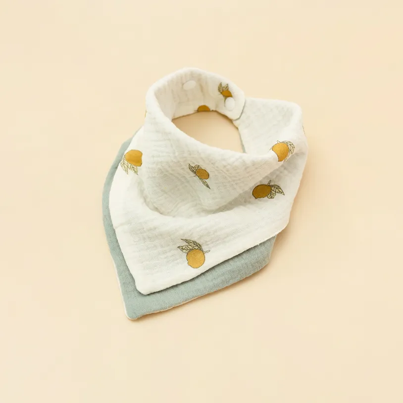 Multifunktionales Baby-Baumwoll-Gaze-bedrucktes und Patchwork-Triangel-Lätzchen hell bohnengrün