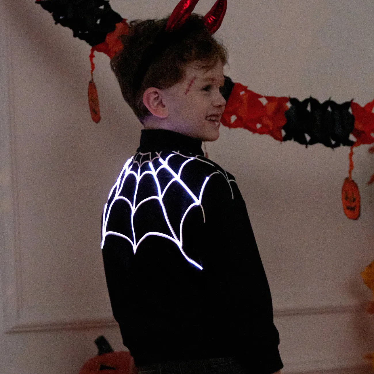 Go-Glow Leuchtjacke mit beleuchtetem, besticktem Spinnennetz inklusive Controller (eingebauter Akku) schwarz big image 1