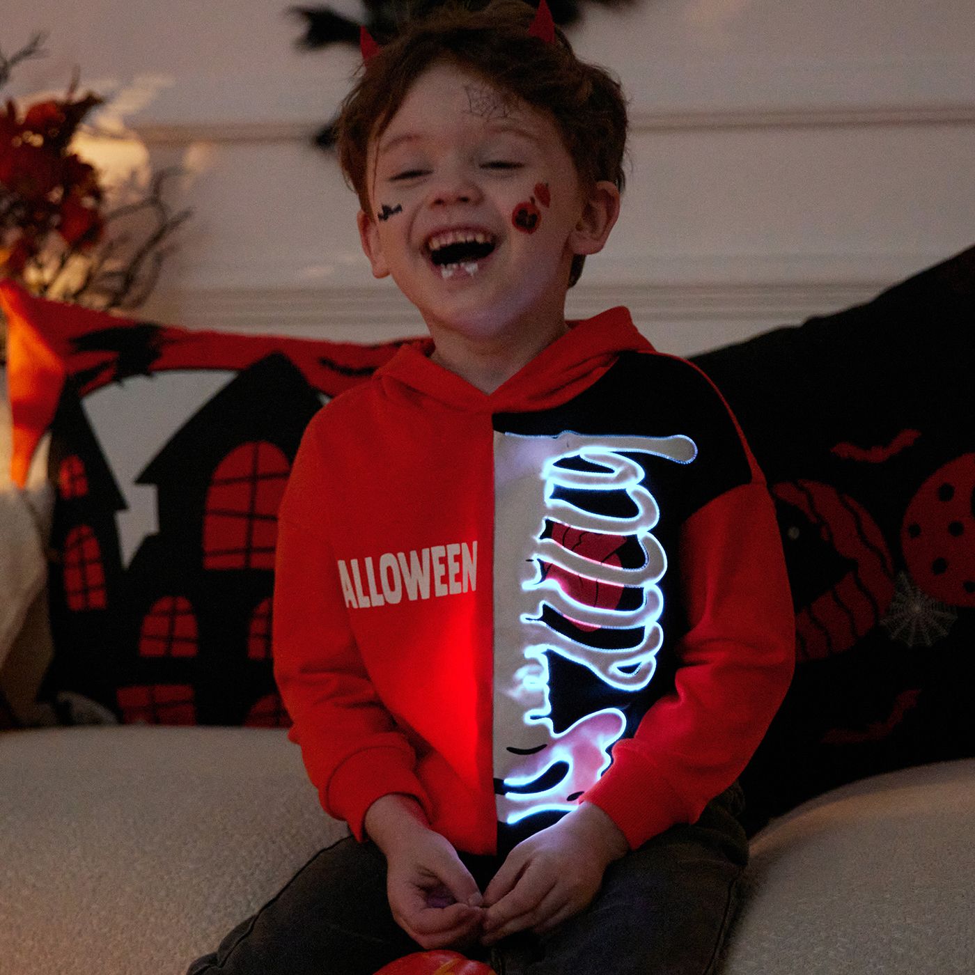 

Go-Glow Halloween Illuminating Sweatshirt with Light Up Print Including Controller (Built-In Battery)