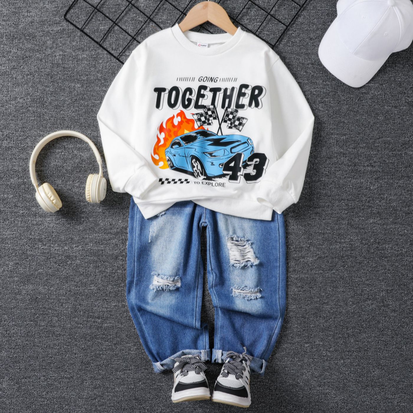 2pcs Kid Boy Avant-garde Vehicle Print Top And Denim Jeans Set