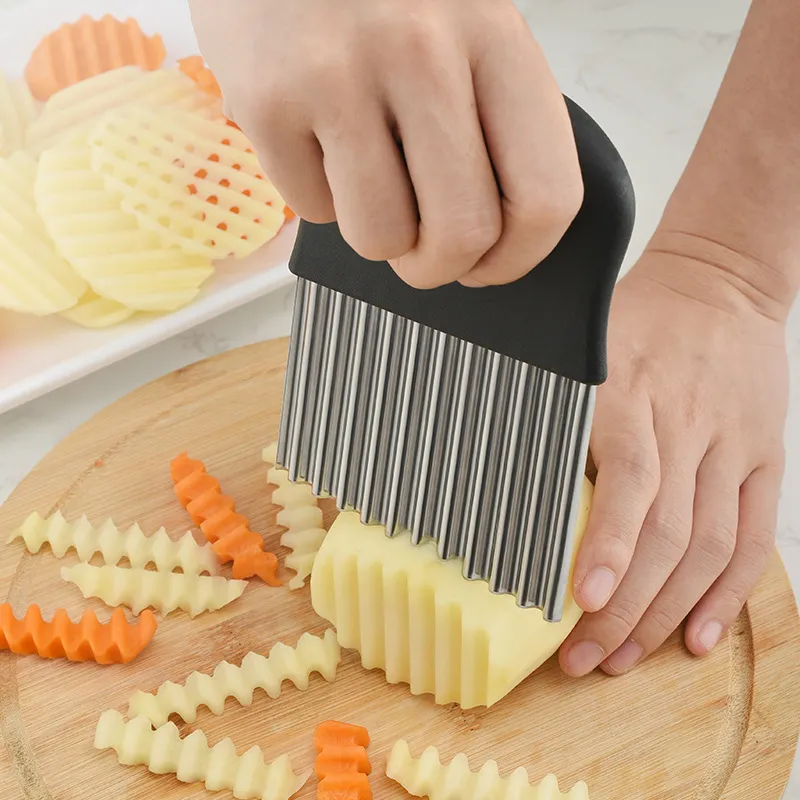 Stylish and Durable Stainless Steel Wavy Knife for Home Use