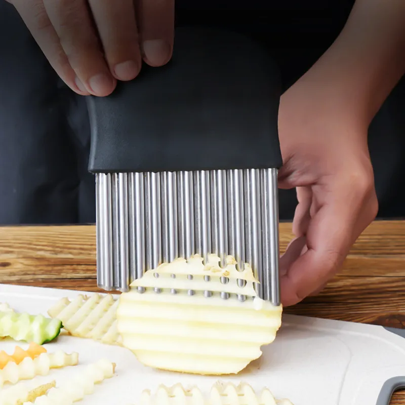 Stylish and Durable Stainless Steel Wavy Knife for Home Use  image 4