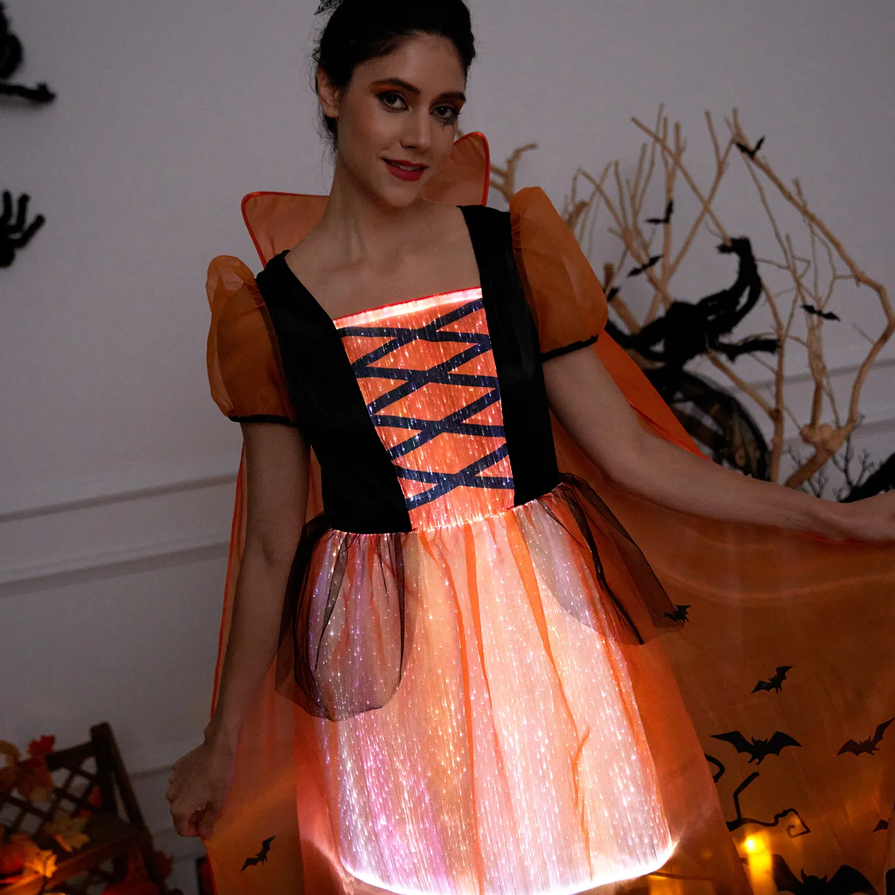 Go-Glow Halloween Edición limitada Vestido iluminador para adultos con falda iluminada con capa de impresión de Halloween que incluye controlador (batería incorporada) Naranja big image 1