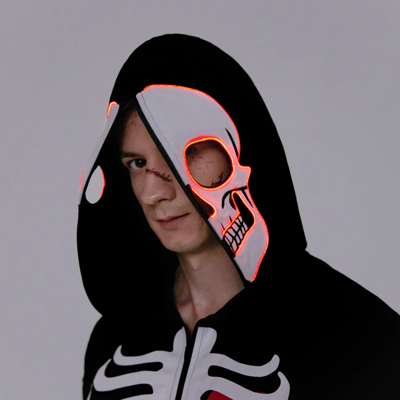 Go-Glow Halloween beleuchtete Erwachsenenjacke mit leuchtendem Kopfskelett inklusive Controller (eingebauter Akku) schwarz big image 1