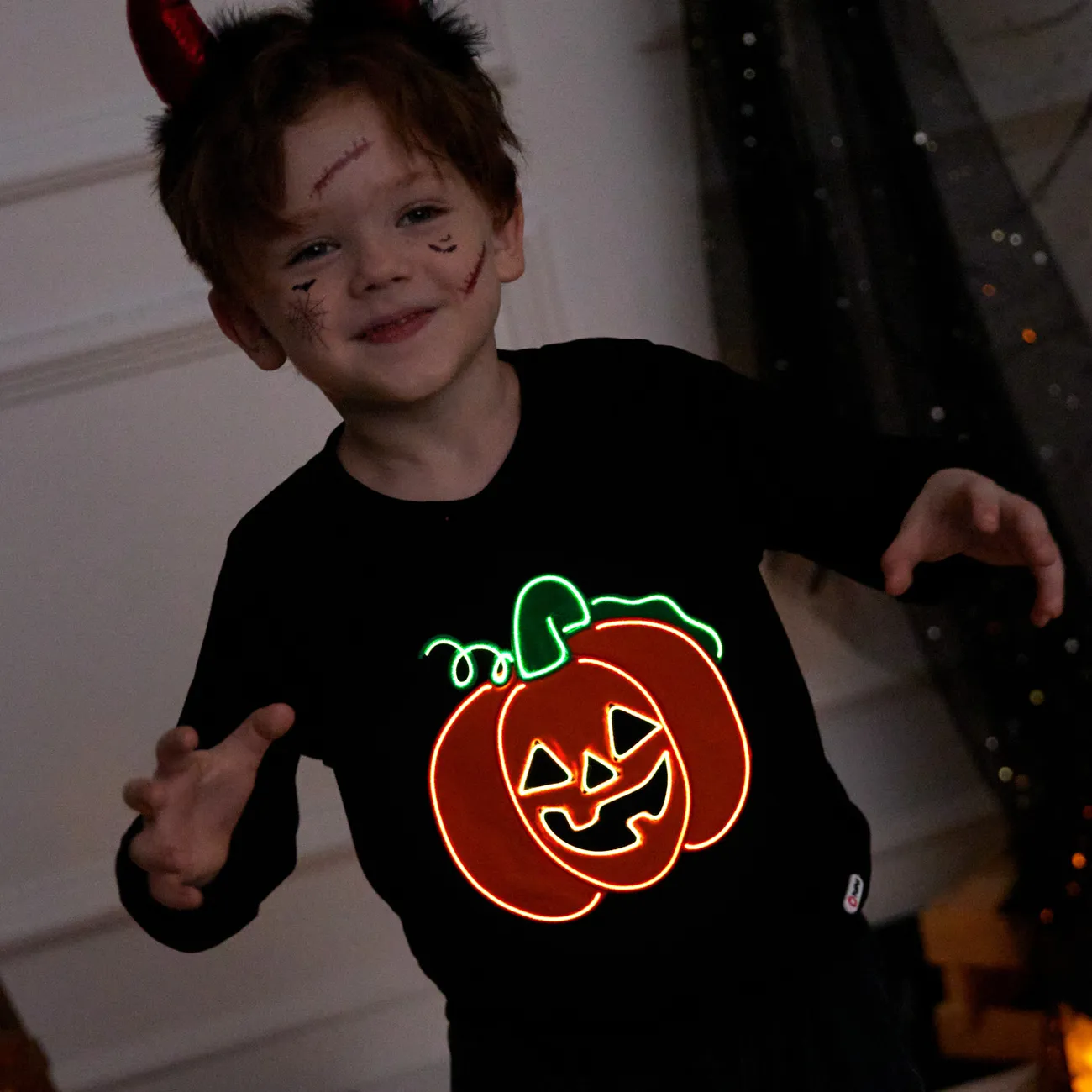 Go-Glow Halloween Illuminating Sweatshirt with Light Up Pumpkin Including Controller (Built-In Battery) Black big image 1