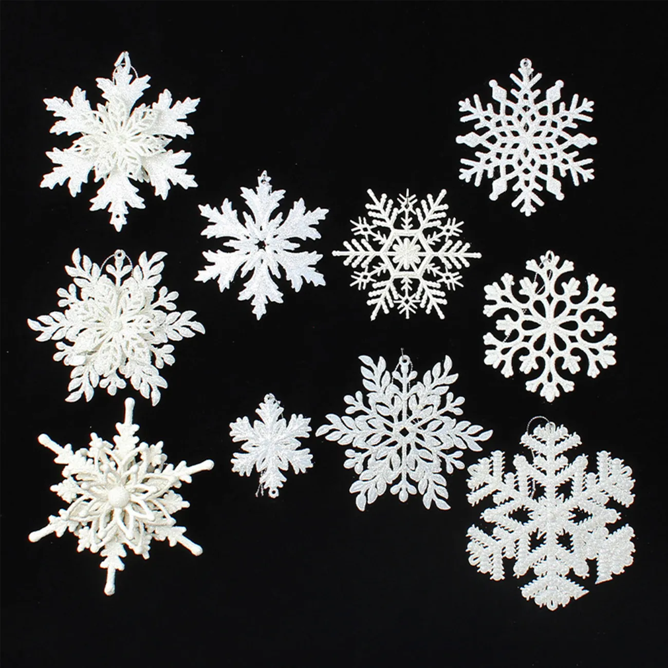 Décorations suspendues flocon de neige de Noël en plastique blanc pour vitrines, arbres de Noël et lieux de fête Couleur-A big image 1