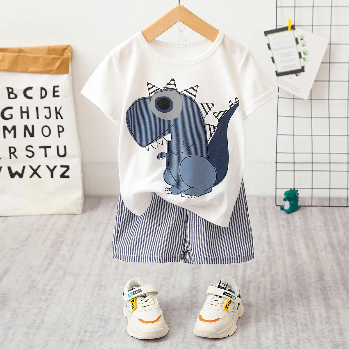 2pcs Baby Boy Cartoon Dinosaur Print Short-sleeve T-shirt and Pinstriped Shorts Set  big image 1