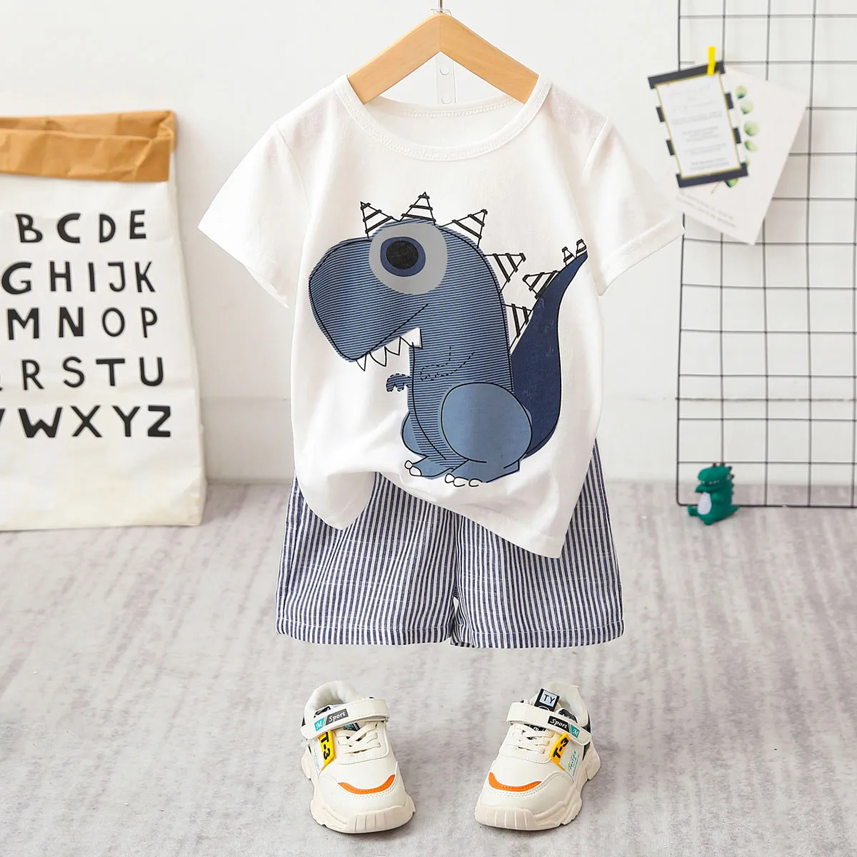 2pcs Baby Boy Cartoon Dinosaur Print Short-sleeve T-shirt and Pinstriped Shorts Set White big image 1