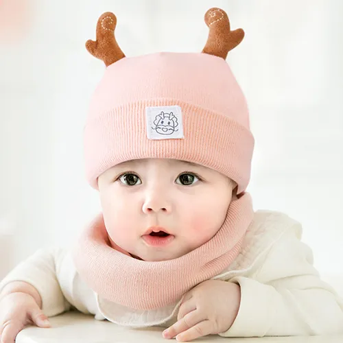 Baby Childlike Knitted woolen hat and scarf set with small antlers shape

