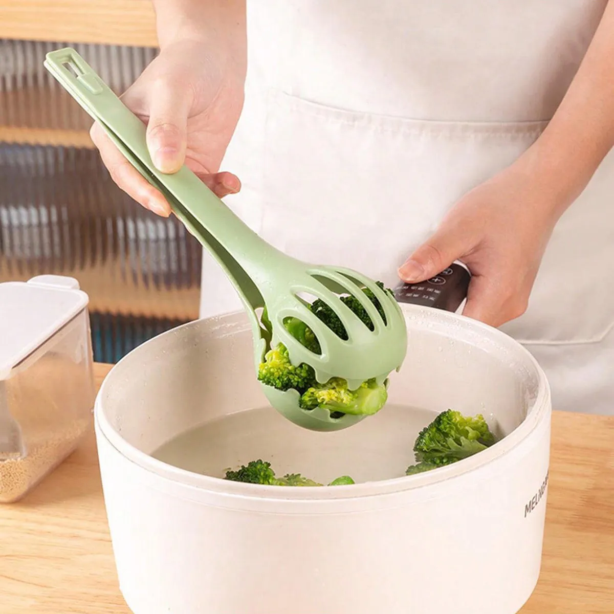 2-in-1 Multi-functional Whisk and Food Clip Green image 5