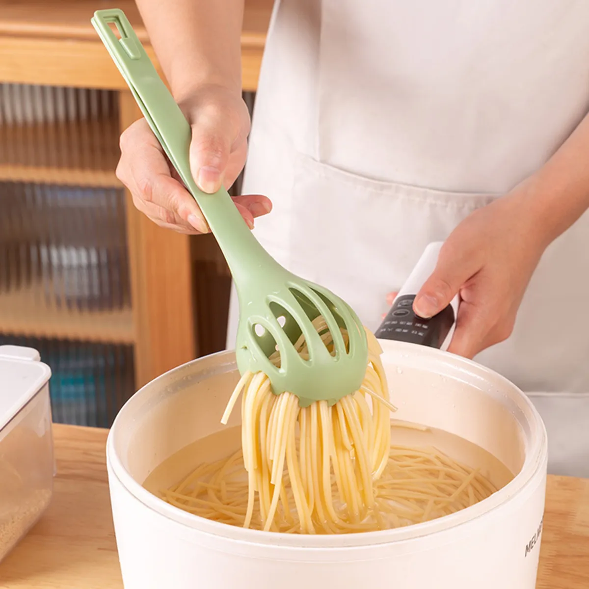 2-in-1 Multi-functional Whisk and Food Clip Green image 3
